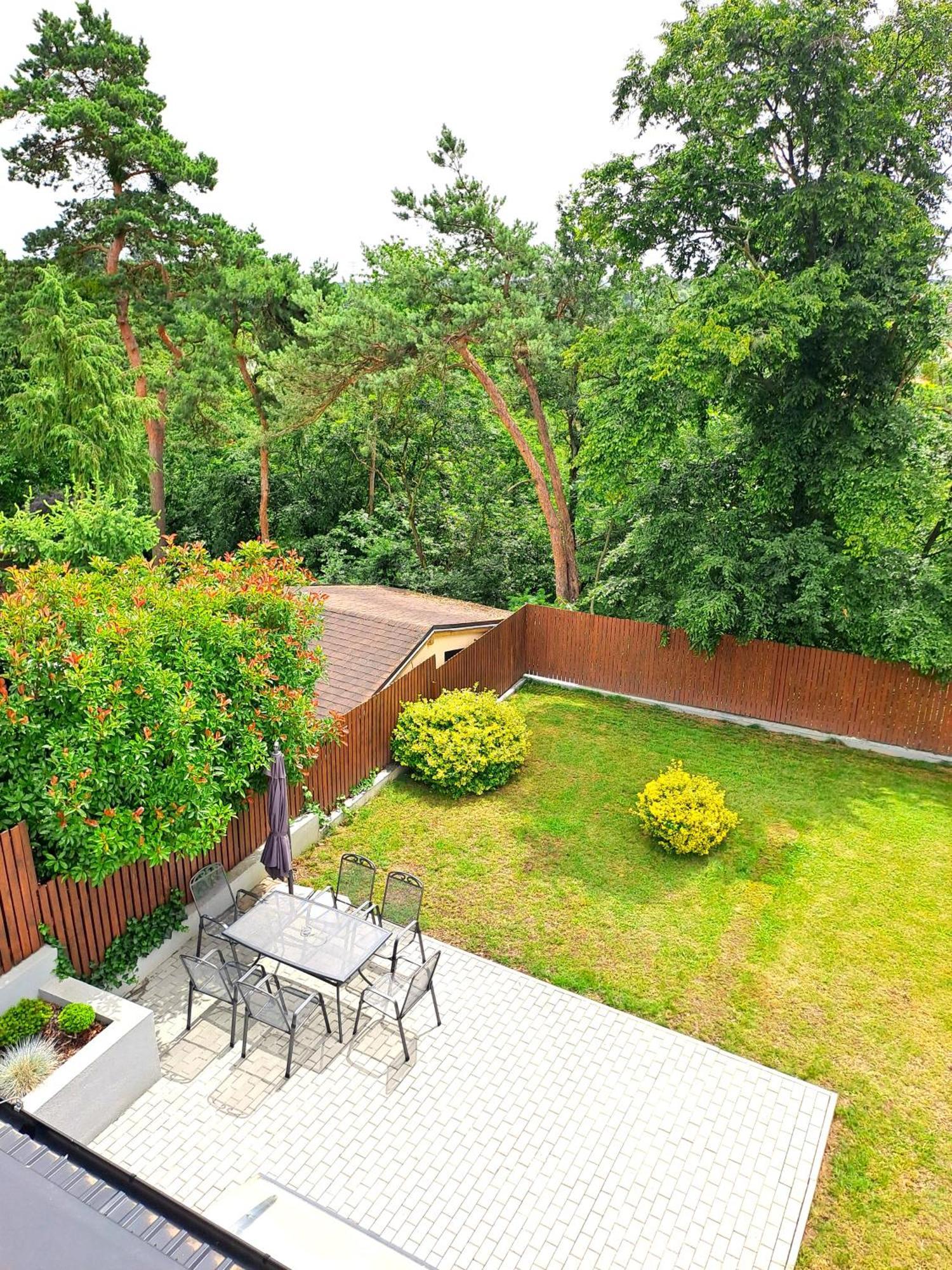 Apartmanovy Dum Se Zahradou V Klidne Casti Prahy Praga Exterior foto
